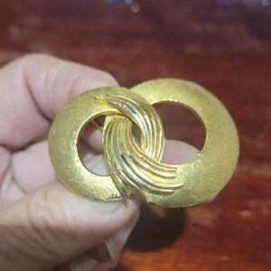 COROCRAFT Gold Interlocking Circle Brooch